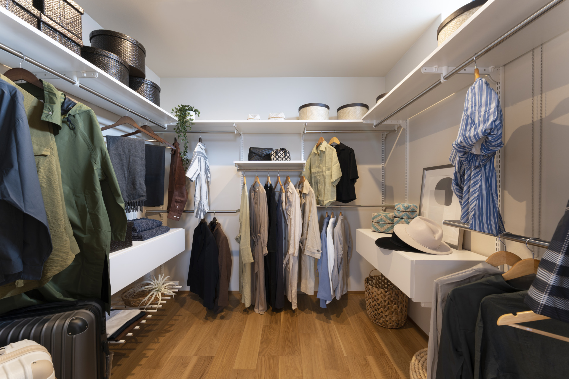 面倒な「衣替え」はもう卒業！ファミリークローゼットで叶える、家事ラク＆時短な間取り術