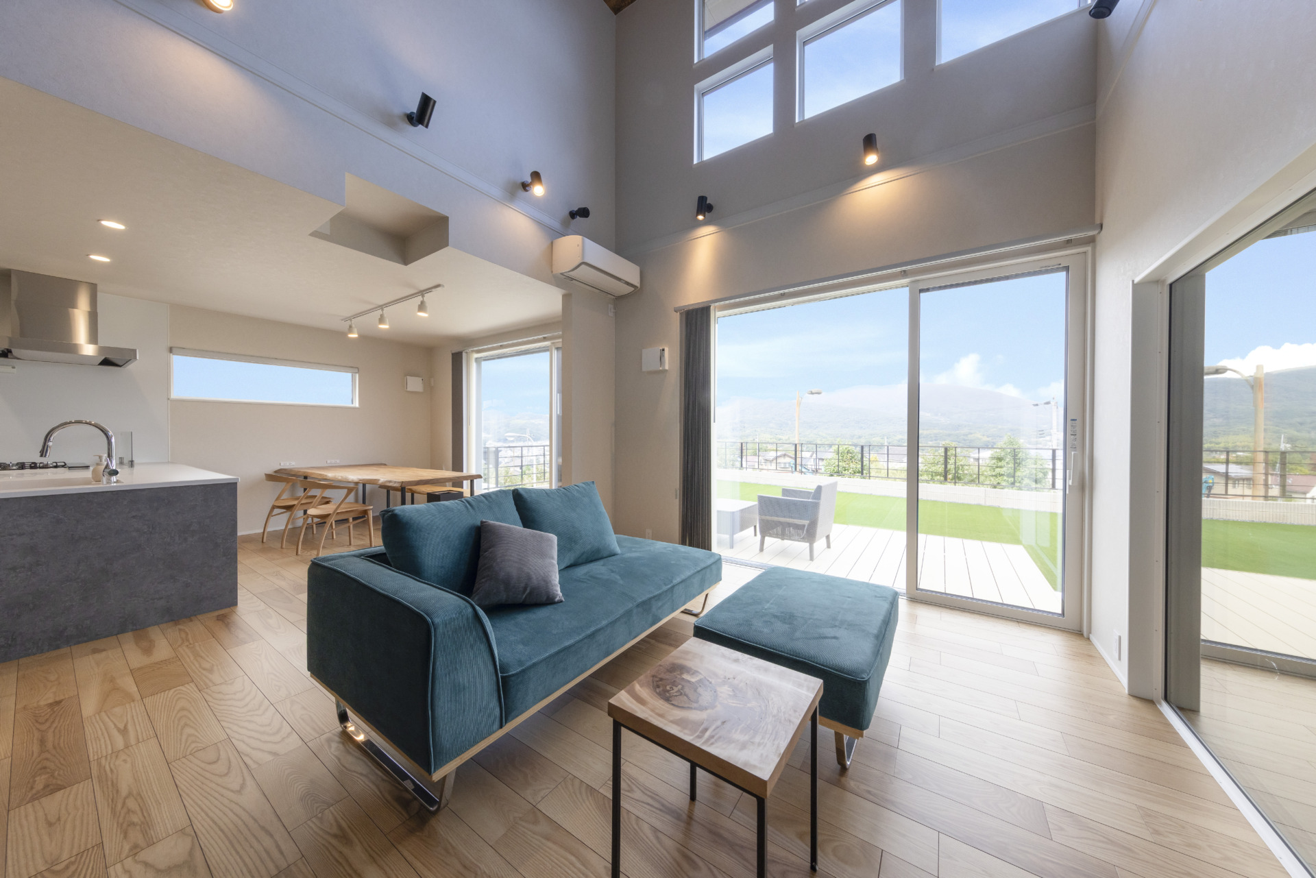 夫婦のあこがれが詰まった、開放感のあるトレンド満載の家の写真