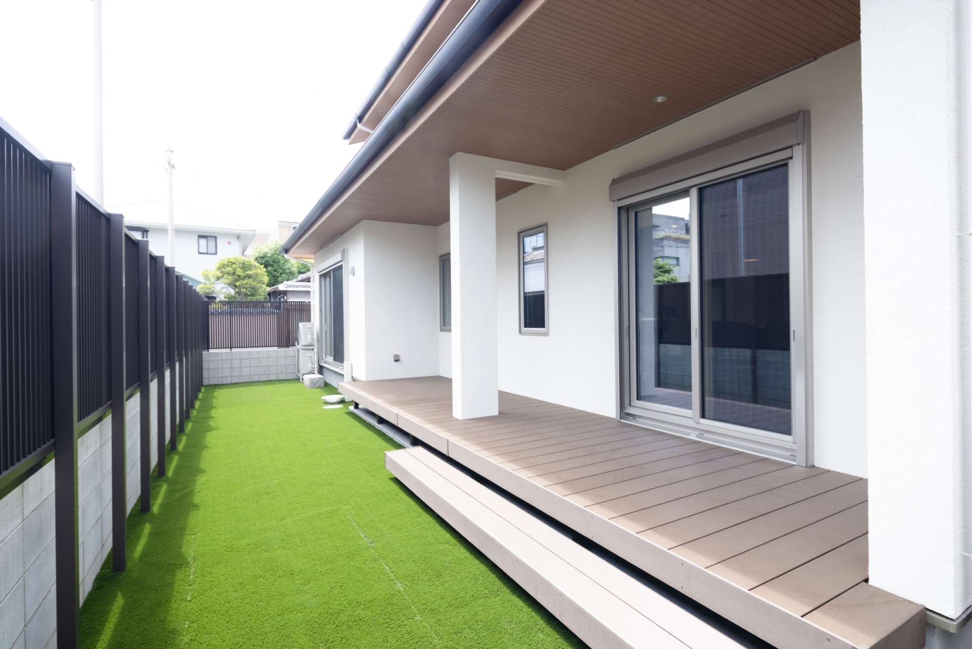 おうちが最高の遊び場に！ウッドデッキと庭で広がる「アウトドアリビング」のある暮らし